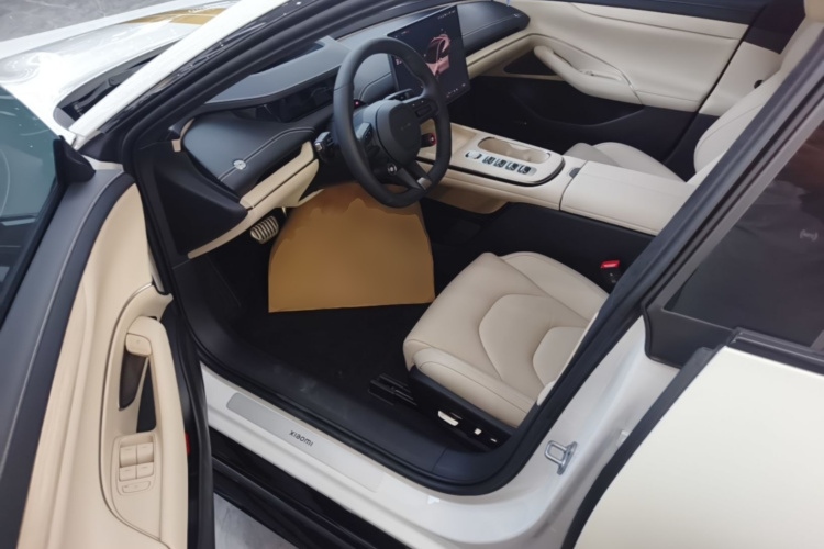 MI SU7 2025 immagine di auto #16