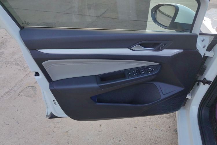 Volkswagen Golf 2022 صورة سيارة #16