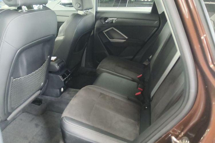 Audi Q3 2019 car image #13