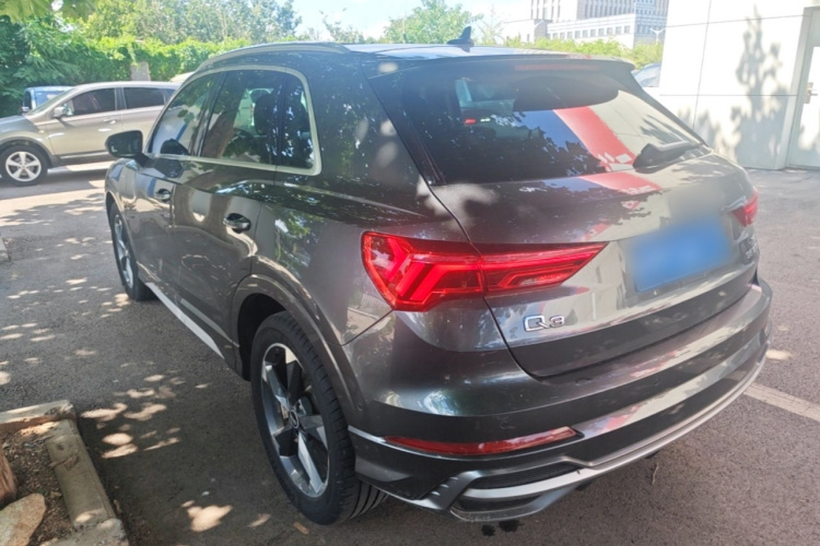 Audi Q3 2021 car image #7