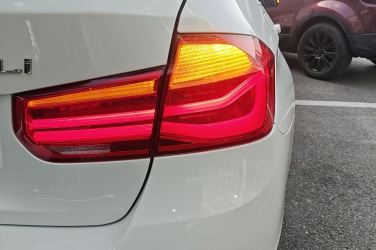 BMW 3 Series 2017 car image #8