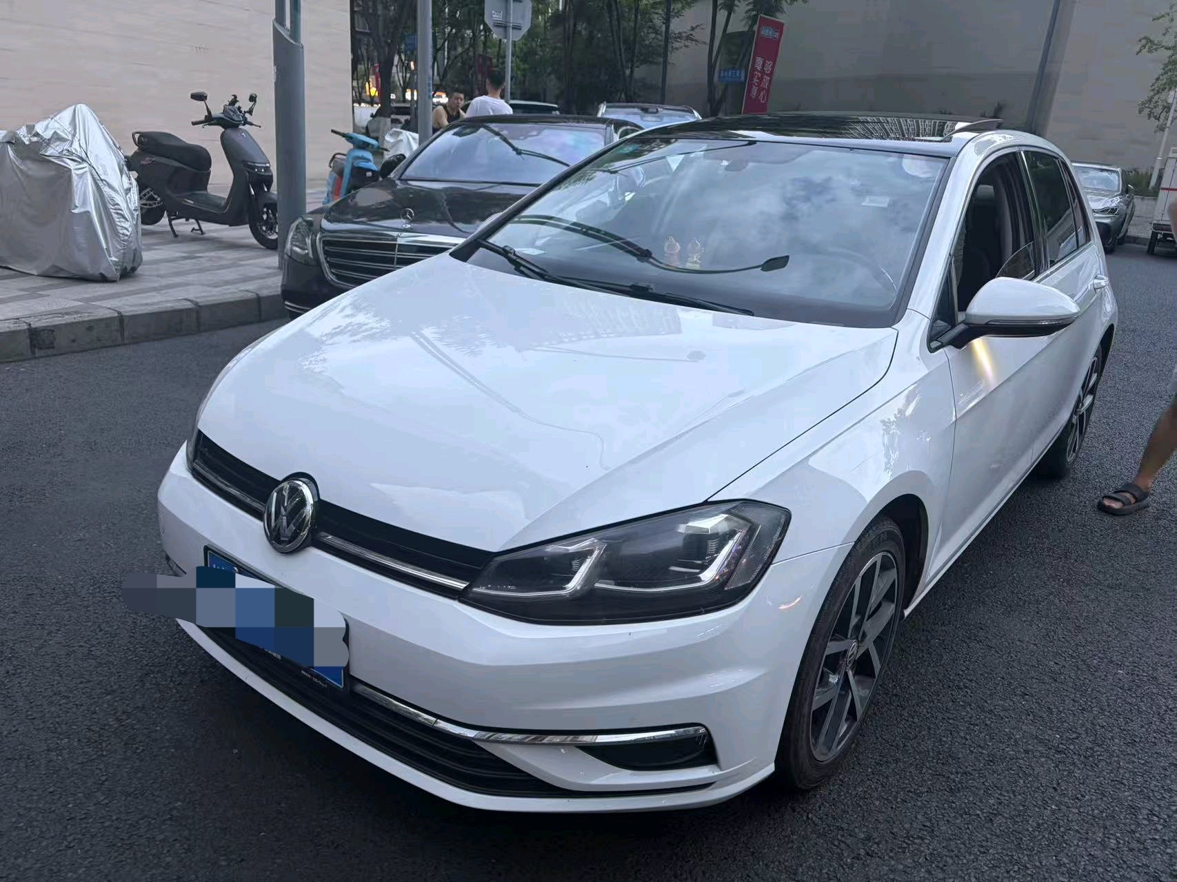 2020 immagine di auto 
