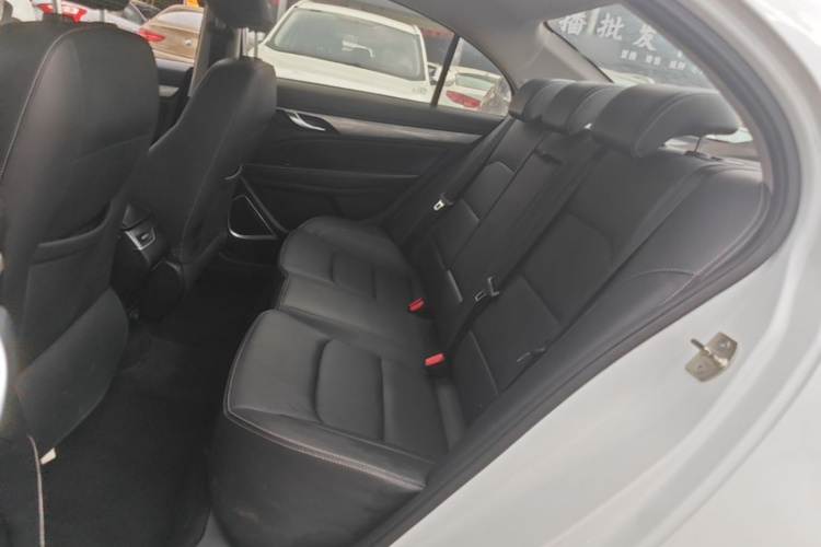 GEELY Emgrand 2020 car image #17