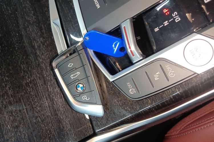BMW 3 Series 2023 #9 BMW 3 Series 2023 car image #9