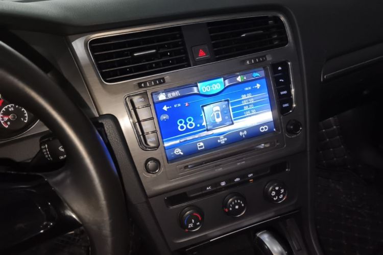 Volkswagen Golf 2016 car image #13