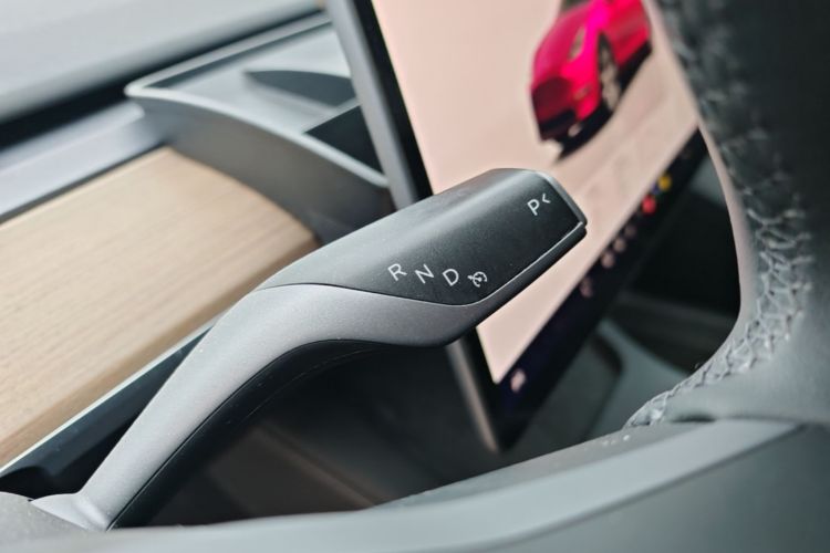 Tesla Model Y 2022 #14 Tesla Model Y 2022 car image #14