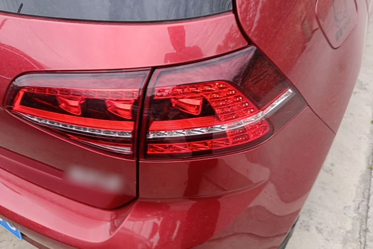 Volkswagen Golf 2017 car image #8