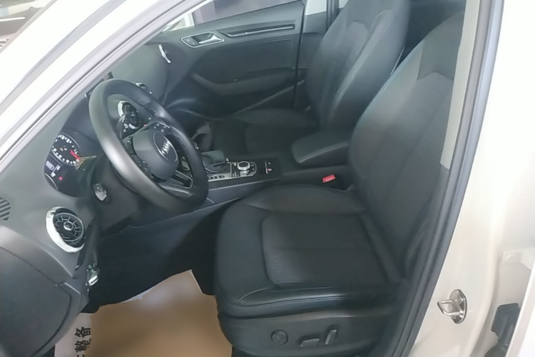 Audi A3 2018 car image #15
