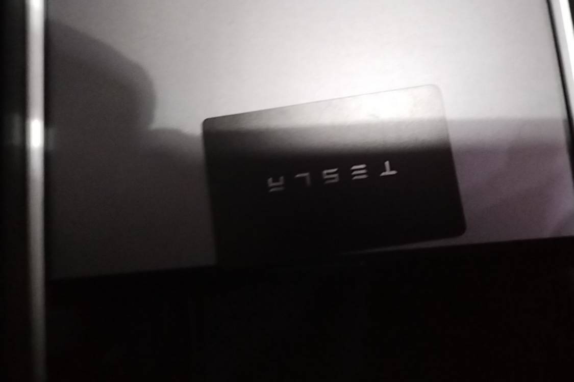 Tesla Model Y 2023 car image #21