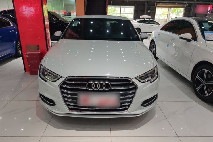 Audi A3 2019 car image #3