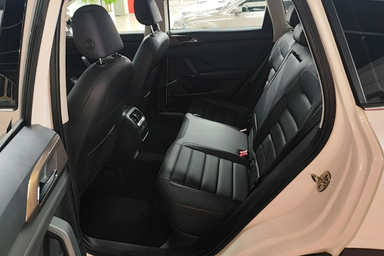 Volkswagen Tharu 2021 car image #17