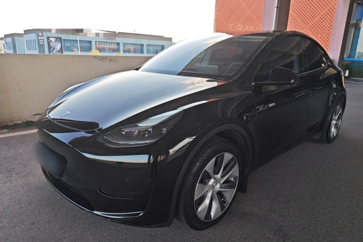 Tesla Model Y 2023 #2 Tesla Model Y 2023 car image #2