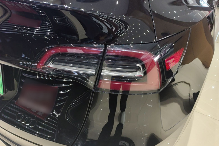 Tesla Model Y 2022 #8 Tesla Model Y 2022 car image #8