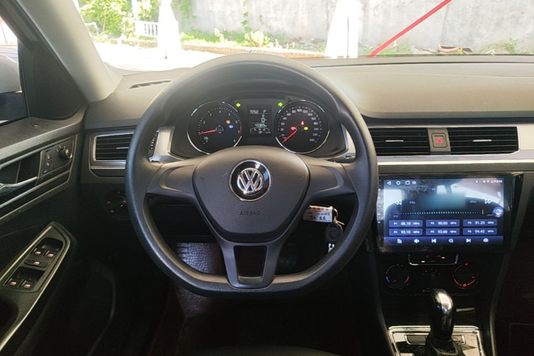 Volkswagen Bora 2023 imagen de coche #15