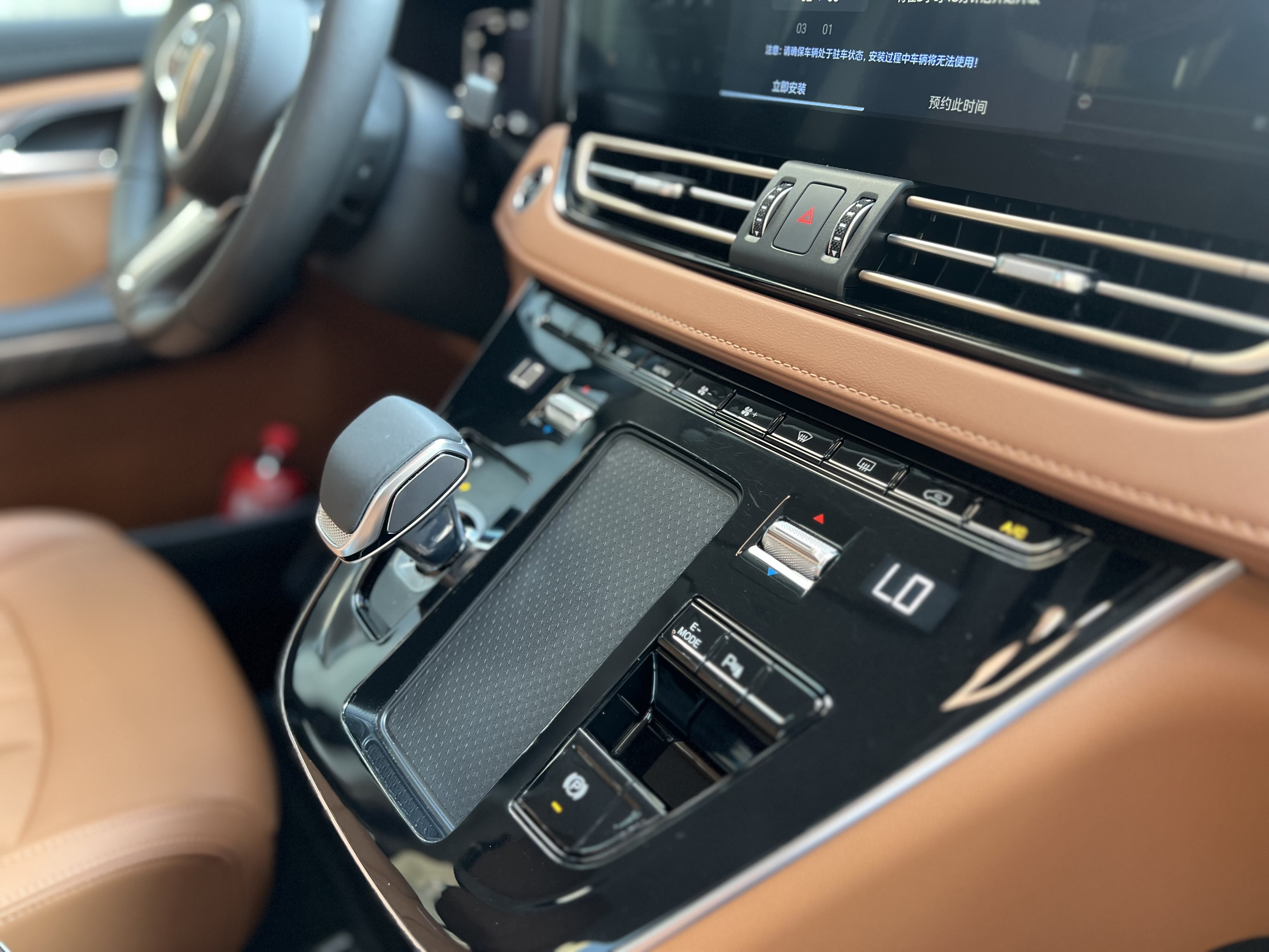 HongQi HQ9 PHEV 2024 #56 HongQi HQ9 PHEV 2024 car image #56