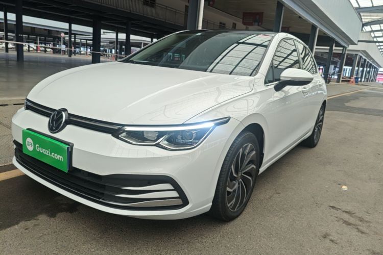 Volkswagen Golf 2022 car image #2