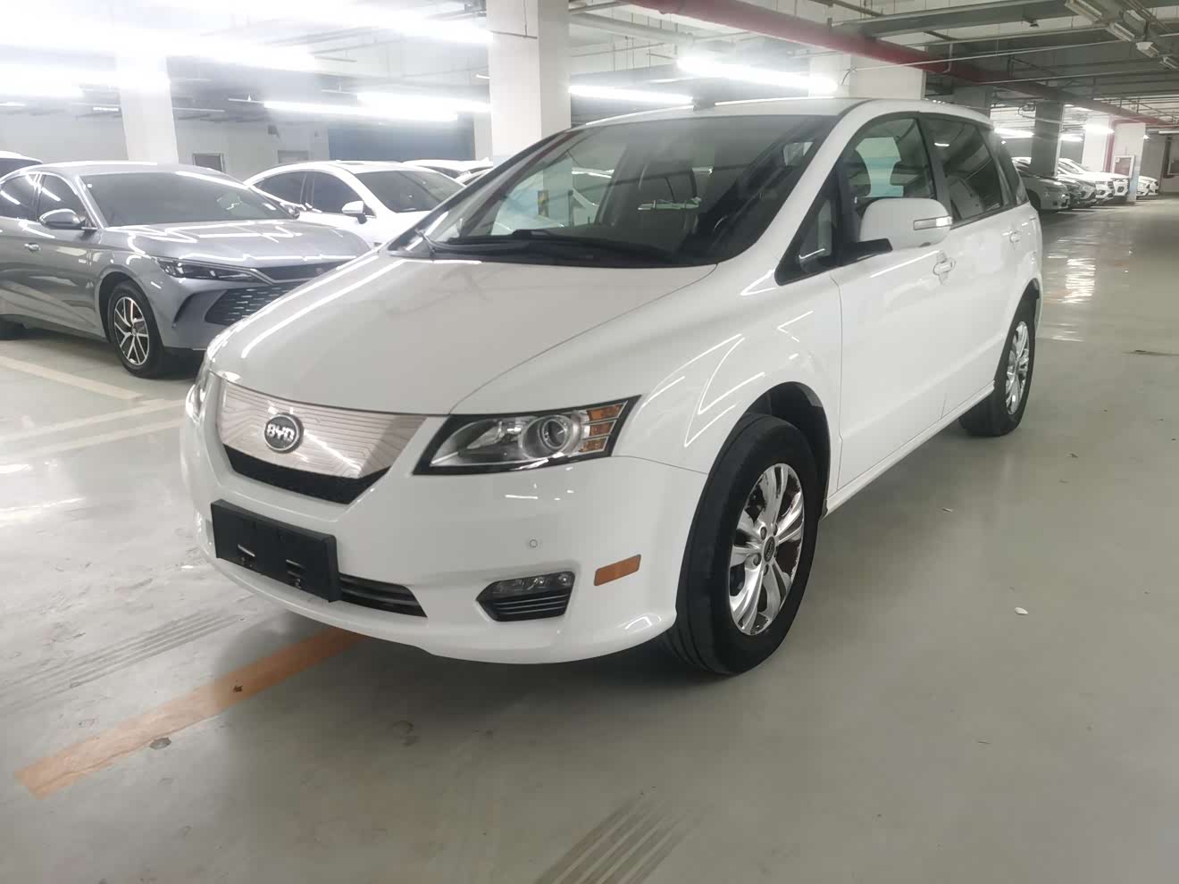 BYD e6 2017 car image 