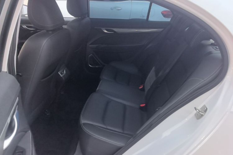 GEELY Emgrand 2019 #17 GEELY Emgrand 2019 car image #17
