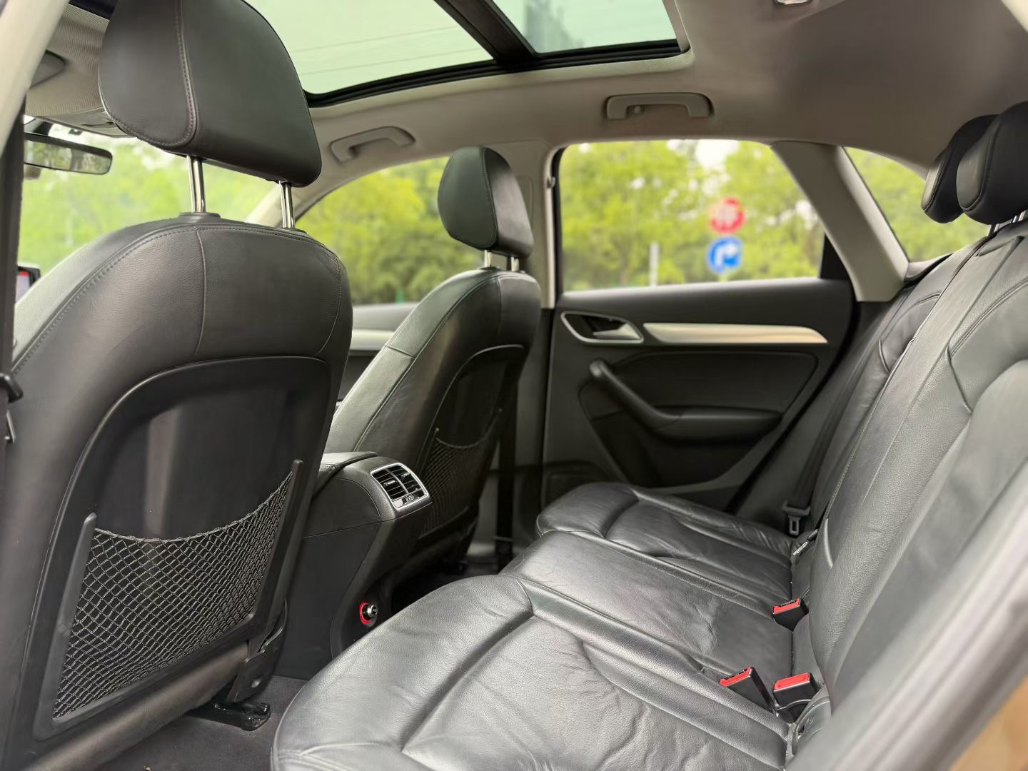 Audi Q3 2016 car image #6