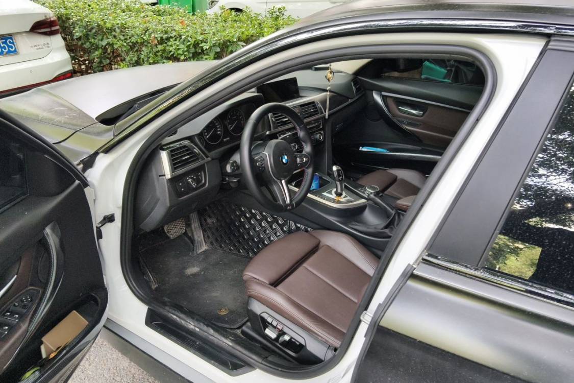 BMW 3 Series 2018 car image #23