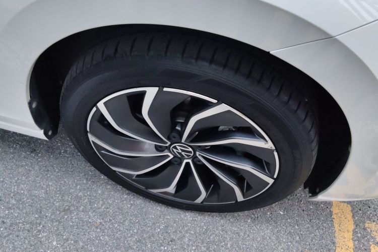 Volkswagen Golf 2022 car image #9