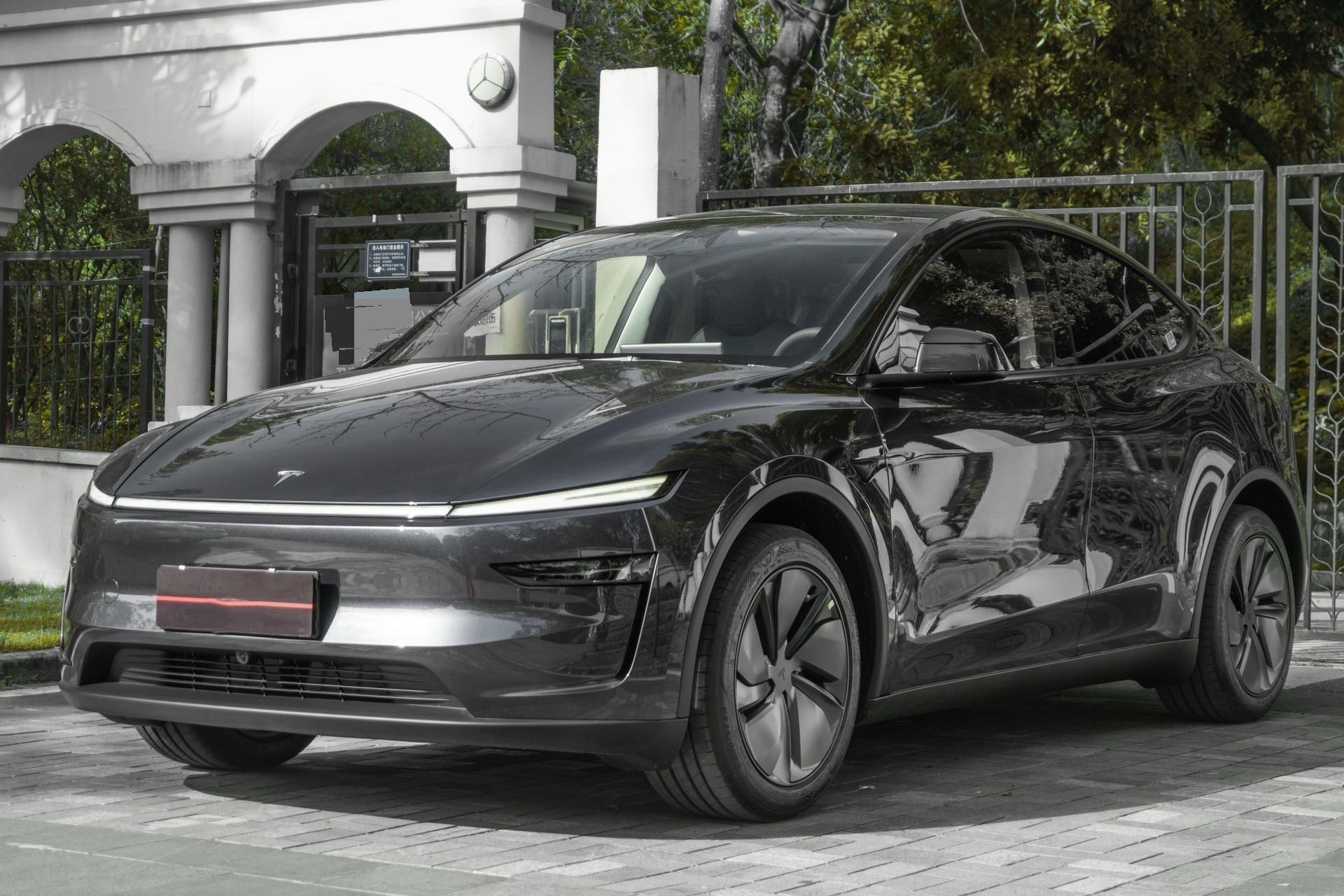 Tesla Model Y 2025 Tesla Model Y 2025 car image