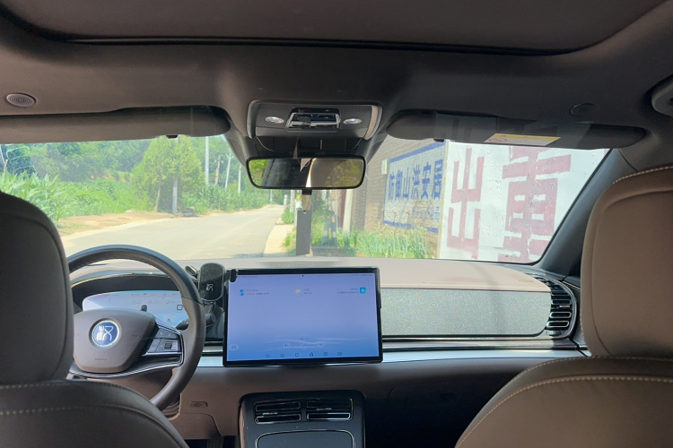 BYD Han 2023 car image #13