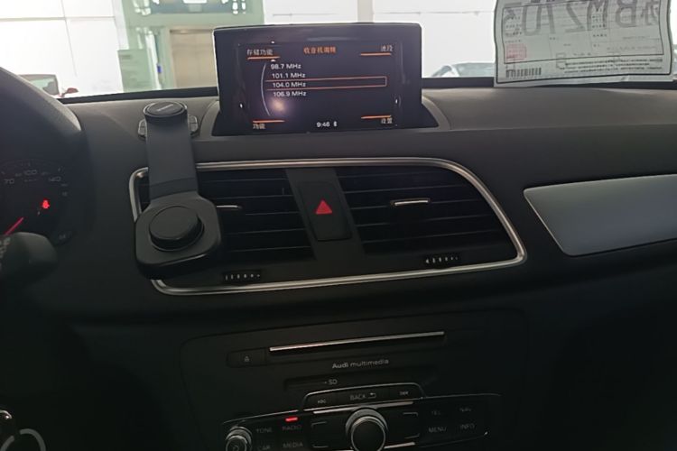 Audi Q3 2018 car image #15