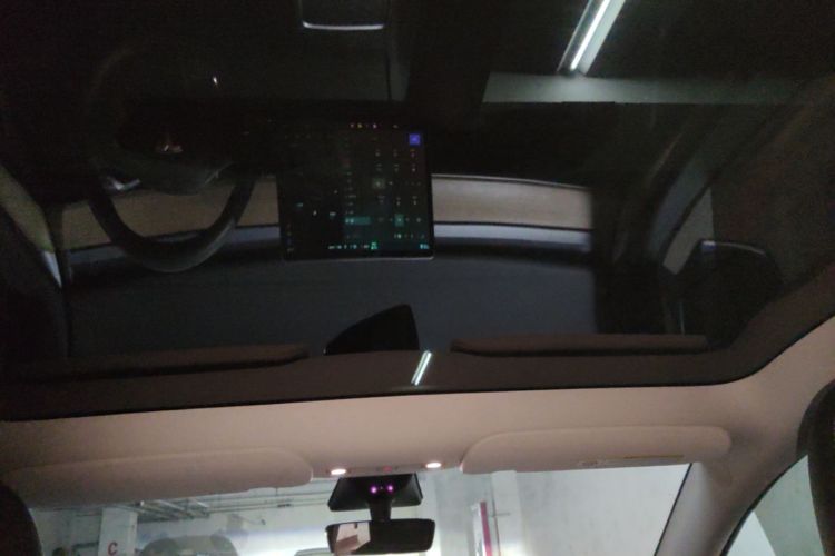 Tesla Model Y 2023 car image #18