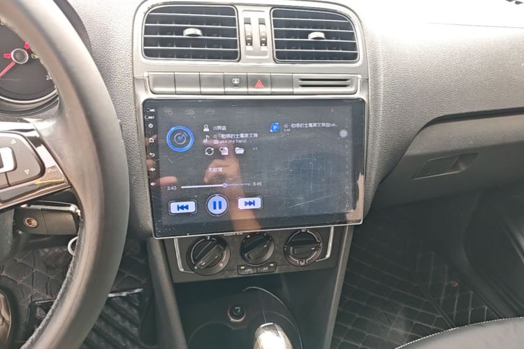 Volkswagen Polo 2017 car image #13