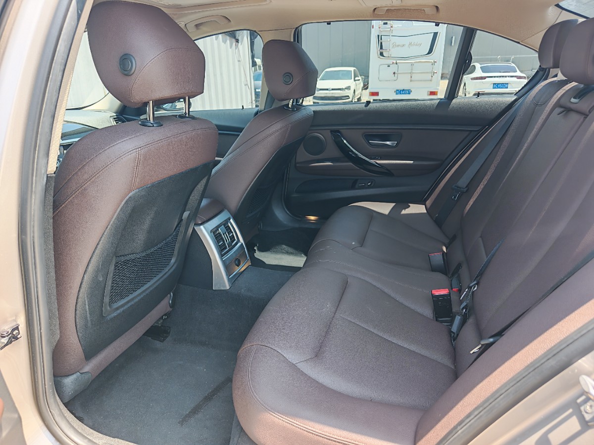 BMW 3 Series 2018 #8 BMW 3 Series 2018 car image #8