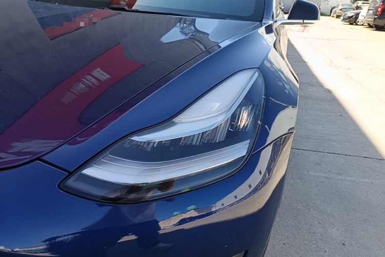 Tesla Model 3 2020 car image #25