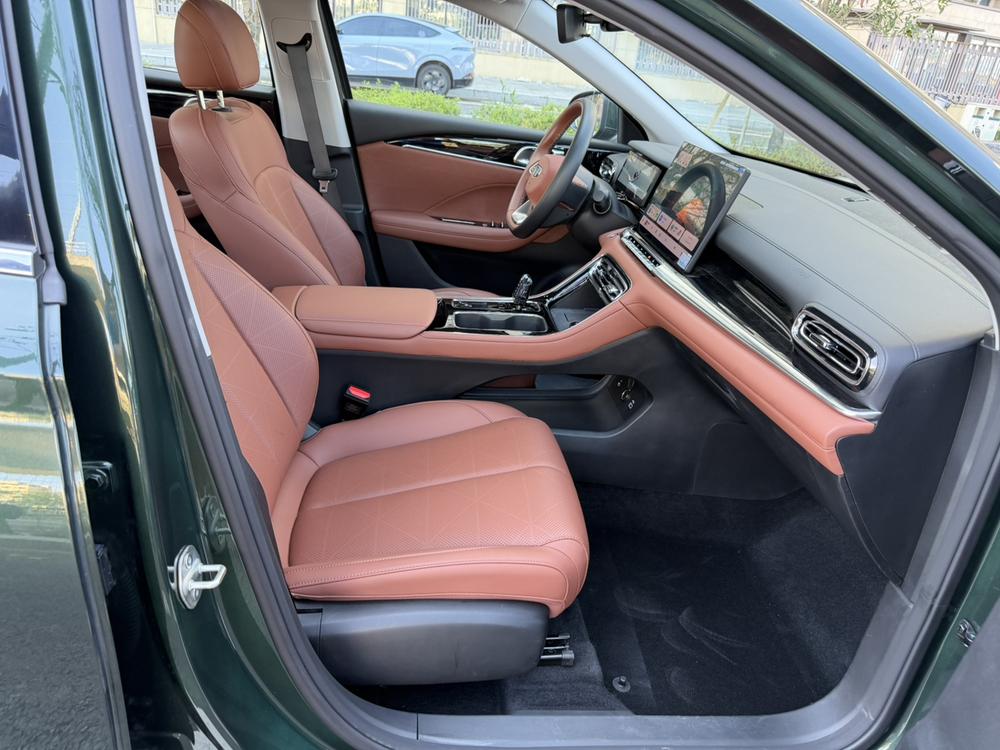 GEELY Emgrand 2025 car image #19