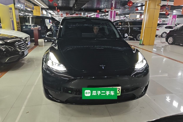 Tesla Model Y 2023 immagine di auto #3