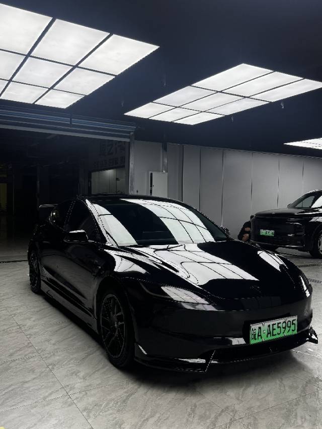 Tesla Model 3 2024 car image #3