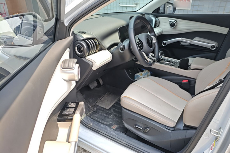 BYD Yuan Plus 2023 immagine di auto #18