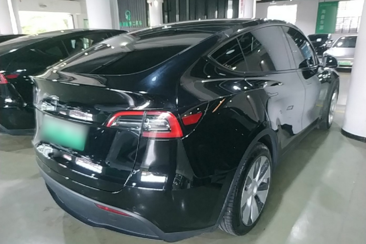 Tesla Model Y 2023 immagine di auto #7