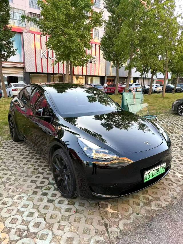 Tesla Model Y 2022 #4 Tesla Model Y 2022 car image #4
