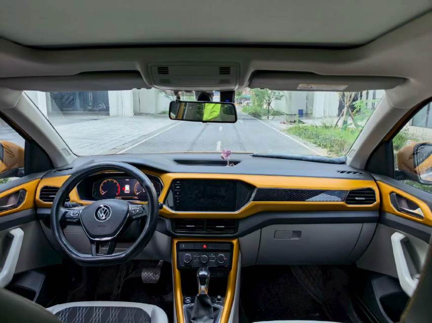 Volkswagen T-Cross 2023 image de voiture #2