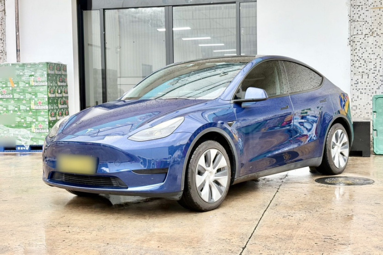Tesla Model Y 2023 car image #2