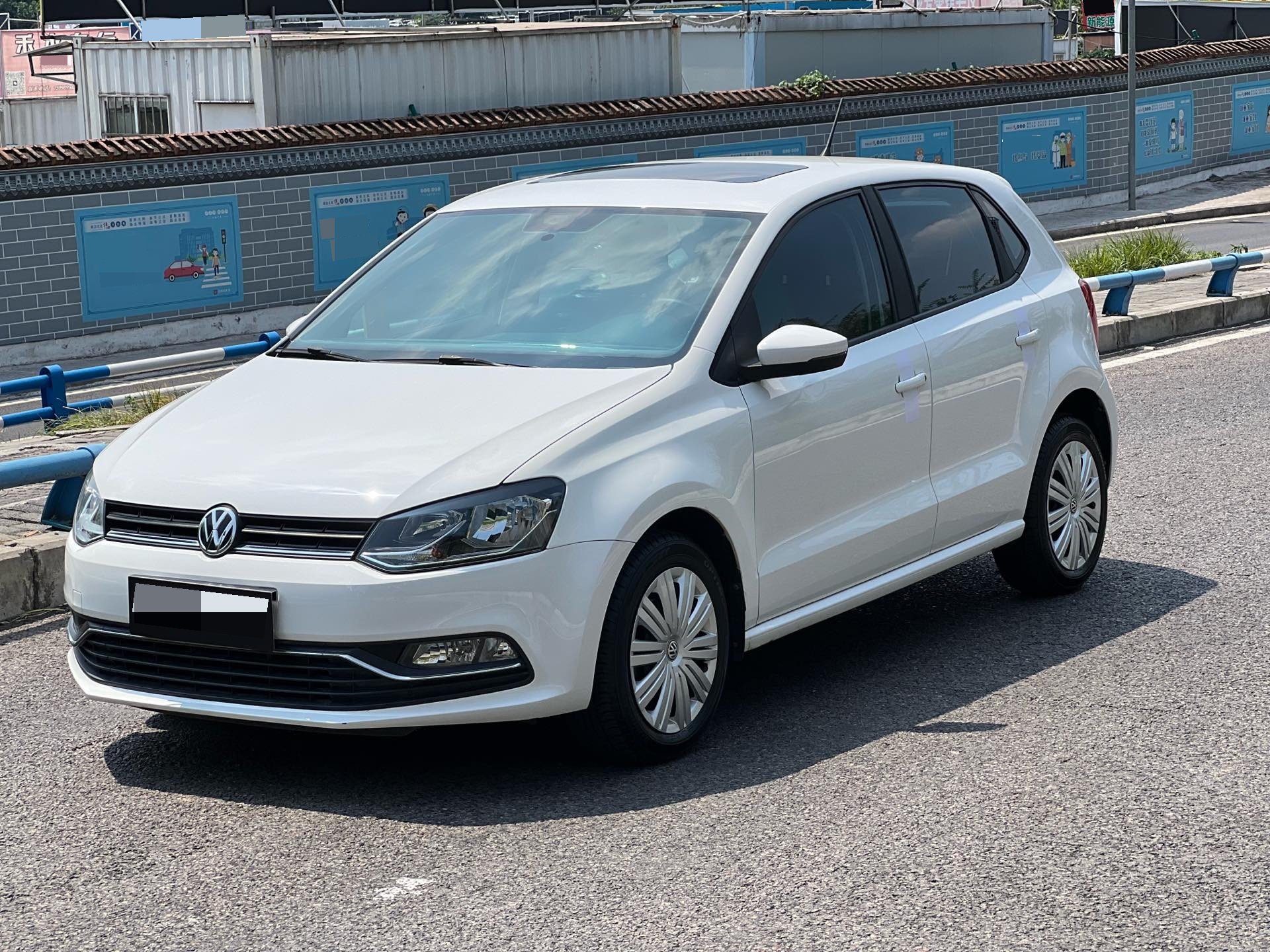 Volkswagen Polo 2016 Volkswagen Polo 2016 car image