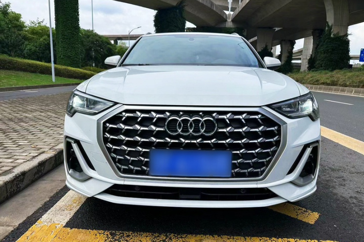 Audi Q3 2024 car image #5