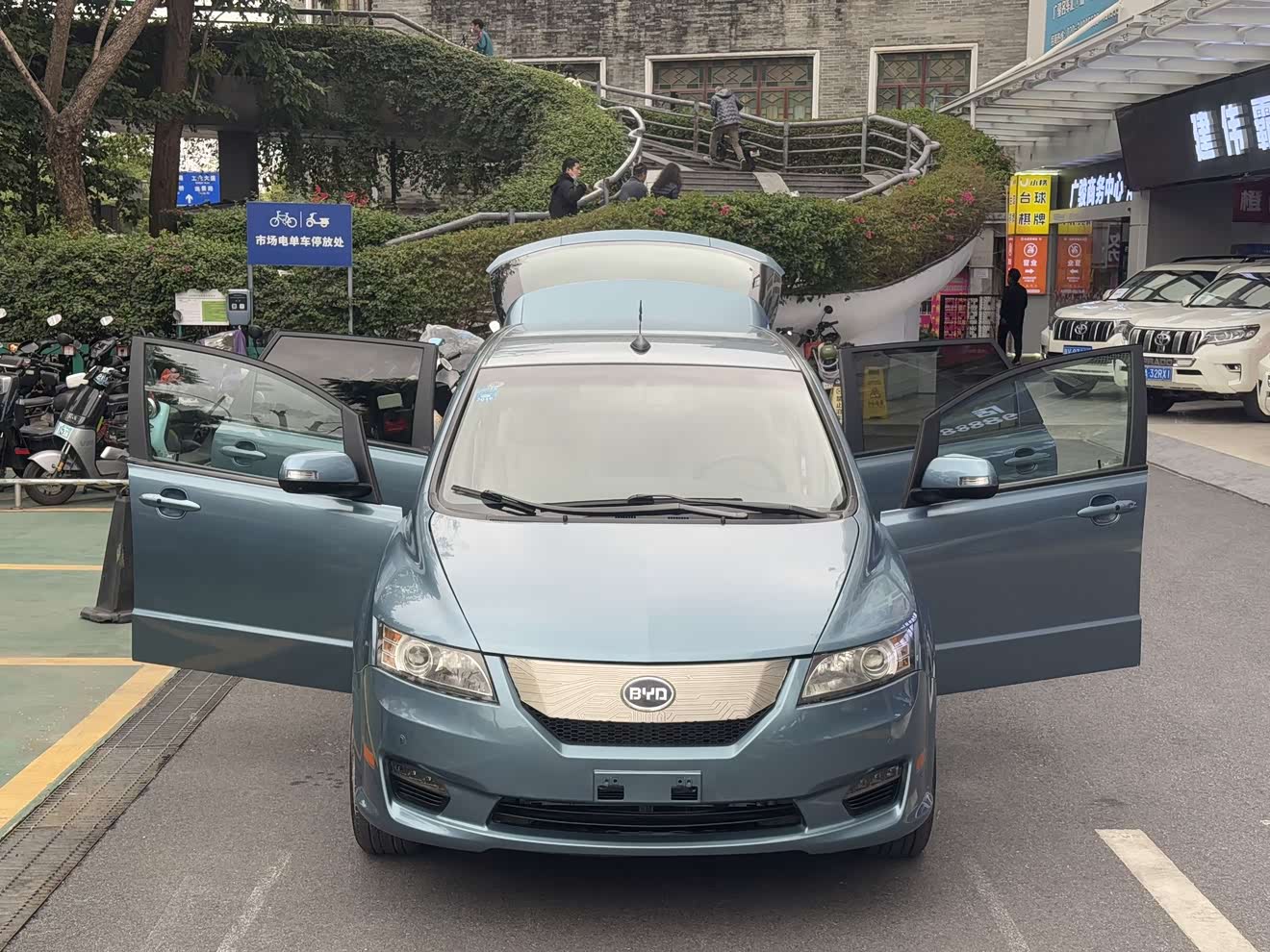 BYD e6 2012 car image 