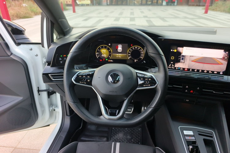 Volkswagen Golf 2021 car image #17