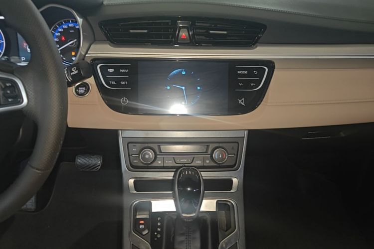 GEELY Emgrand 2018 car image #13