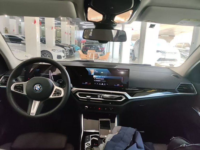BMW i3 2024 car image #6