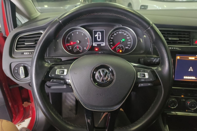 Volkswagen Golf 2020 car image #11
