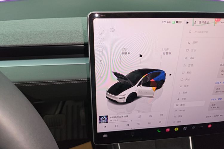 Tesla Model Y 2025 #18 Tesla Model Y 2025 car image #18