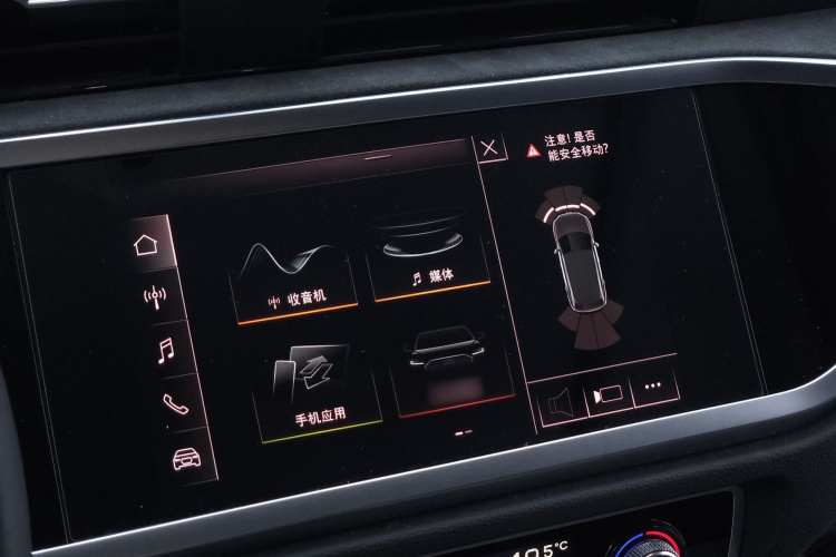 Audi Q3 2021 car image #27