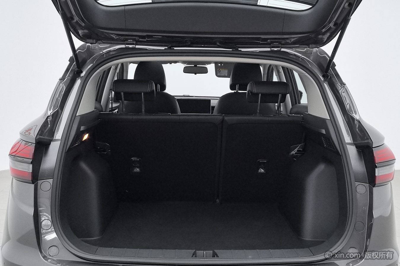 GEELY Coolray 2026 #17 GEELY Coolray 2026 car image #17